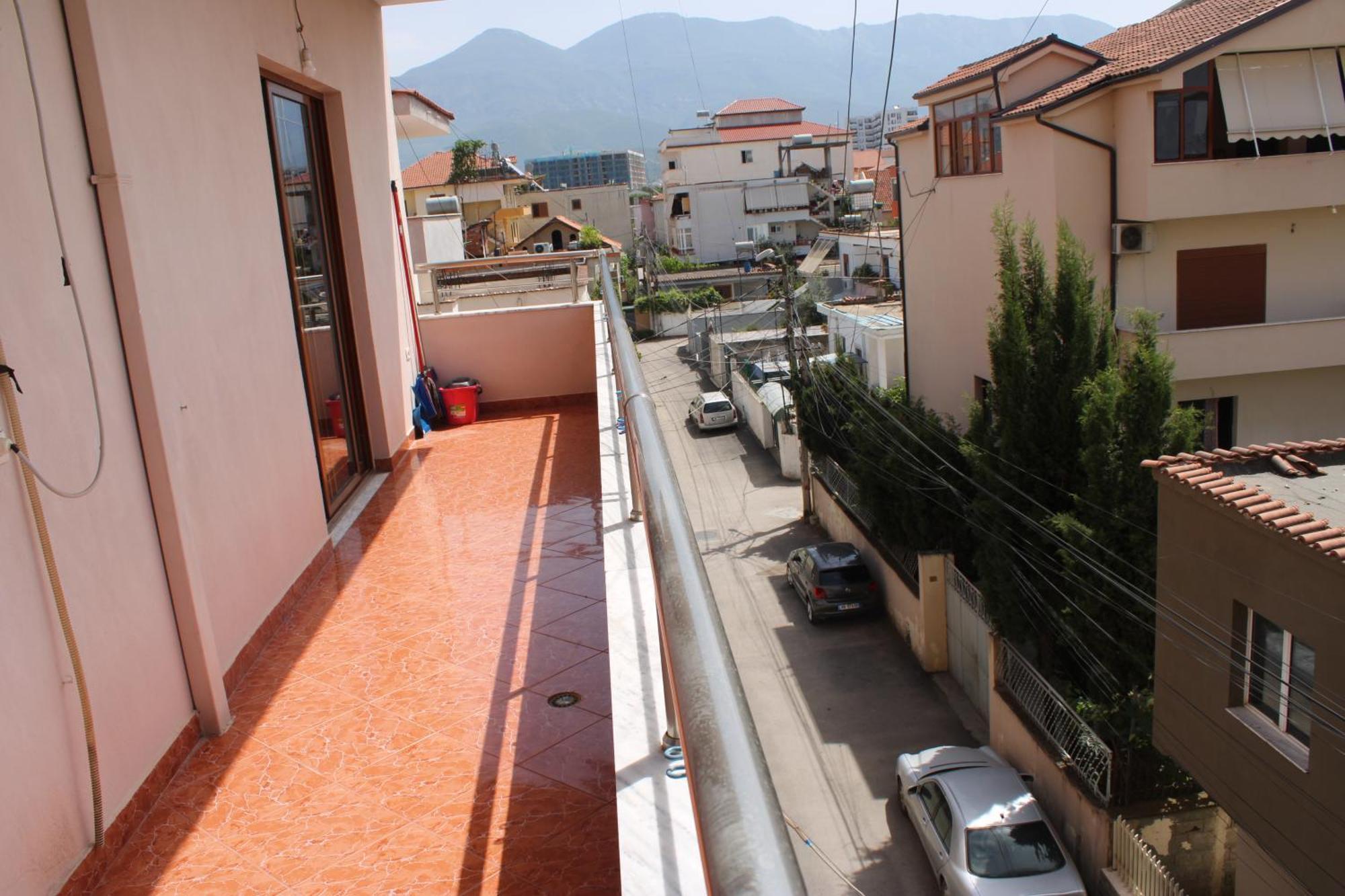 Crew Hostel Tirana Exterior photo