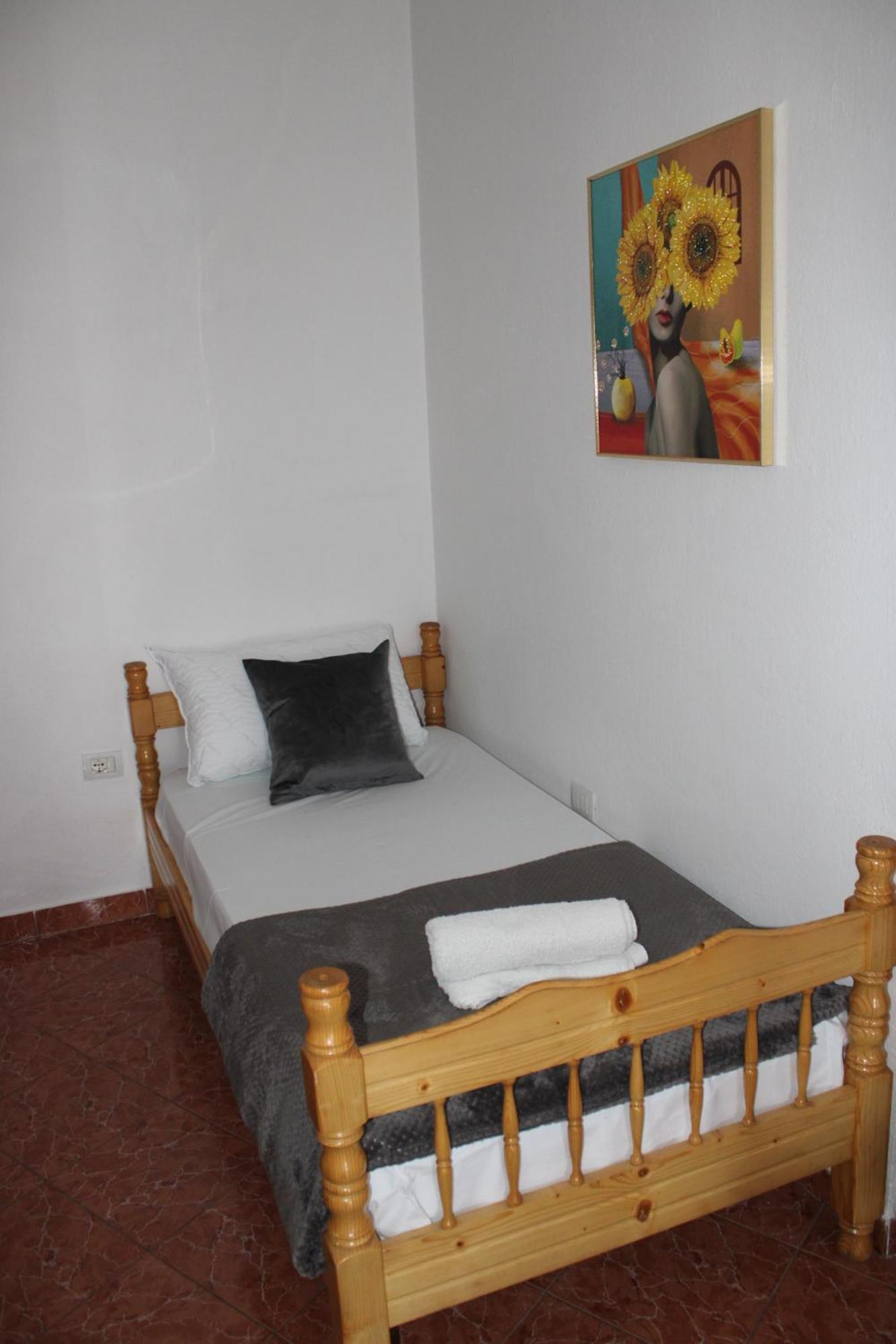 Crew Hostel Tirana Exterior photo