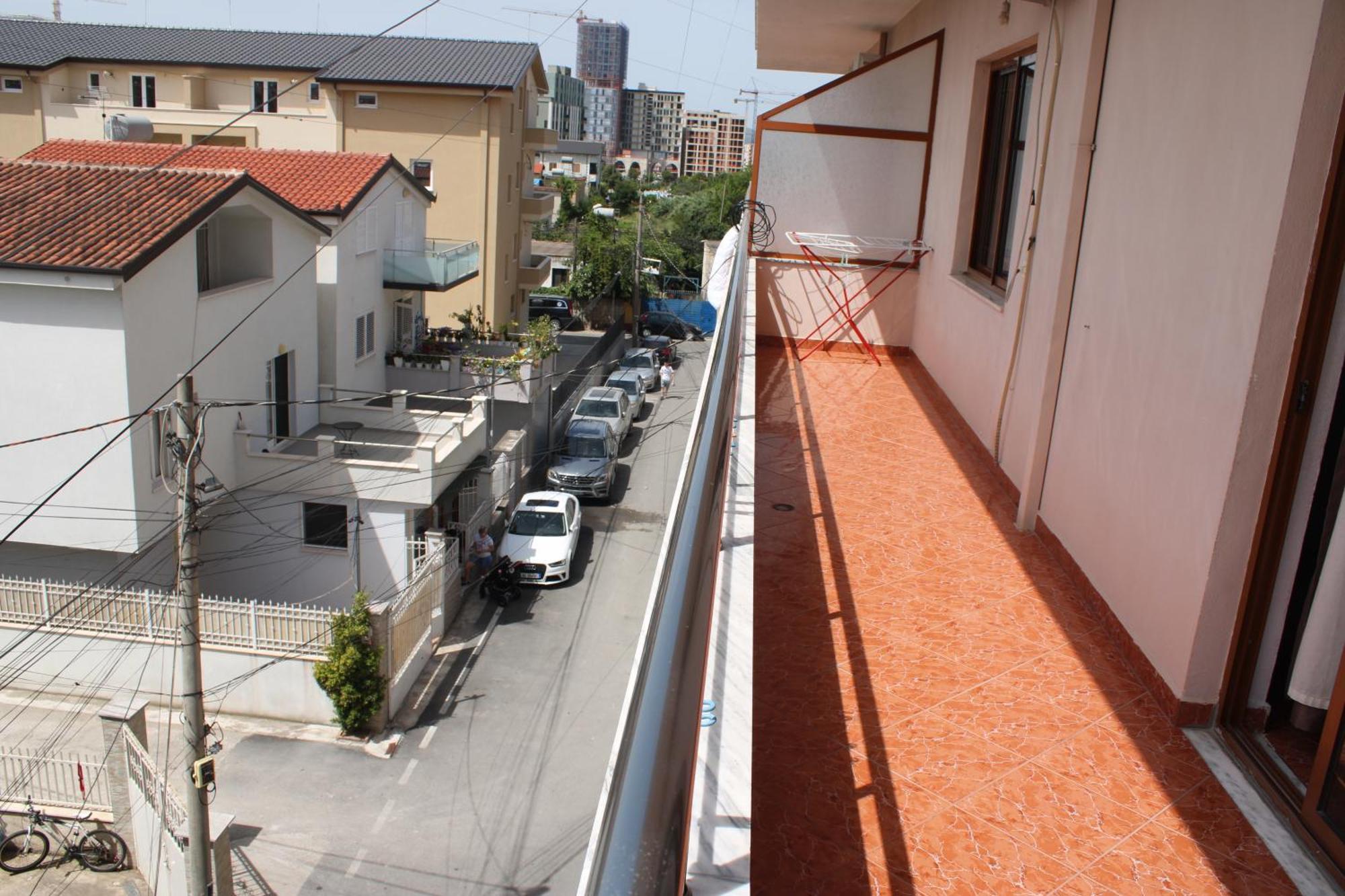 Crew Hostel Tirana Exterior photo