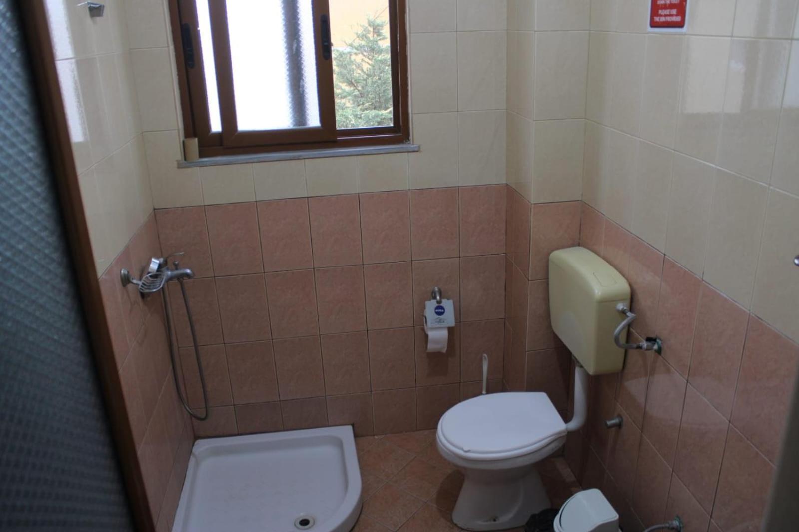 Crew Hostel Tirana Exterior photo